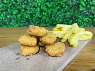 Nuggets de Frango com Batata Frita