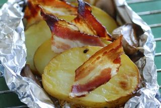 Cartofi la cuptor cu bacon