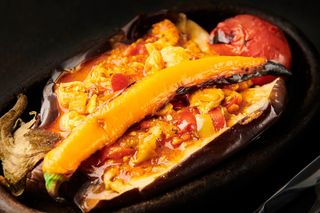 Tavuklu Karniyarik - Vânătă umplută cu piept de pui