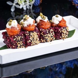 U202.Uramaki roll miura