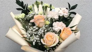 Bukiet Kremowy - bukiet z kwiatów mieszanych w kremowej kolorystyce