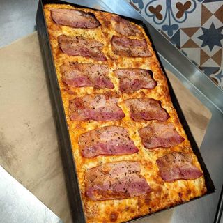 Pizza firmowa boczek