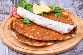Lahmacun + Patatas + Bebida
