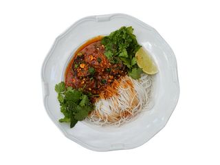 Кханом Джин Карі з томленим яловичим ребром (340g)