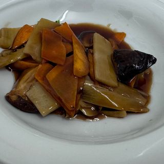 350. Bambù Con Funghi Saltato