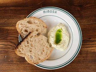 Puszyste masło i chleb