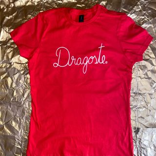 Tricou roșu de femei scris cu Dragoste albă