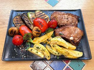 Խոզի չալաղաջ բանջարեղենով 