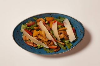 Ciepła sałatka z krewetkami