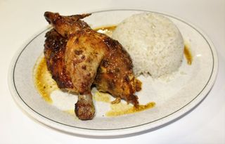 1/2 Pollo asado con una guarnición