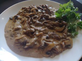 Мясо по-строгановски