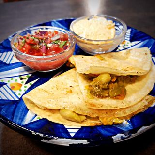 Quesadilla Flor De Calabaza