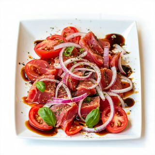 Ensalada de tomate y atun