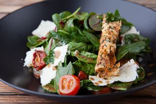 Салата со шпинатом и вялеными помидорами (170 гр.)