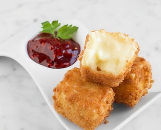 Delicias De Brie Con Coulis De Fruitos Rojos