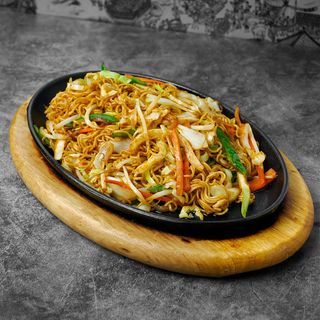 Tallarines Chinos a la Plancha con tres delicias