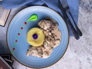 Pui cu sos alb și ciuperci 