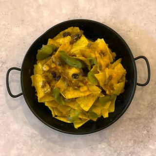 Nachos de chili con carne