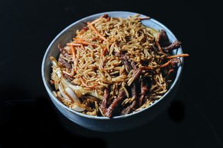 ბრინჯი ძროხის ხორცით და ცხარე სანელებლით, H8