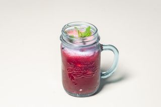 Лимонад с вишневой мякотью