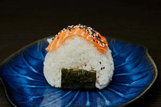 850. Sake onigiri**