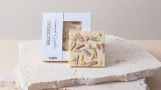 Czekolada biała z pomarańczą i migdałami