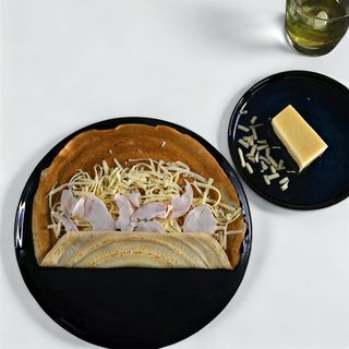 Палачинка  с пилешко и кашкавал (260г)