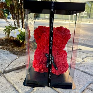 Мече от рози в луксозна кутия (25см) - червено