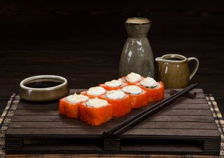 Տաք ռոլլ Կալիֆորնիա ծովախեցգետնով, 8 կտոր