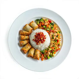 Rollo De Primavera, Arroz Frito Y Verduras Con Pollo