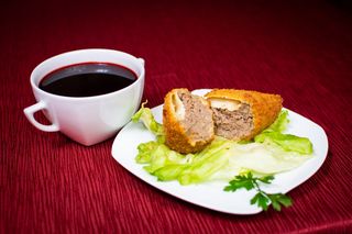 Barszcz z krokietem z mięsem