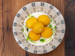 Урсулець - хрусткі кульки з мамалиги з начинкою із витриманої бринзи та трюфельною олією (230г)