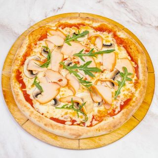 Пицца с курицей и грибами
