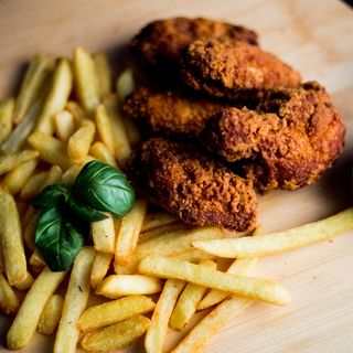 Meniu 7 aripioare picante+Sos Usturoi