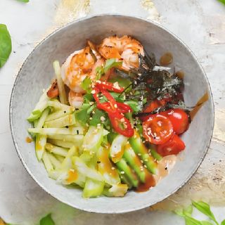 Боул с креветками и киноа