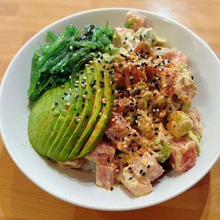 403. Poké bowl de atún spicy