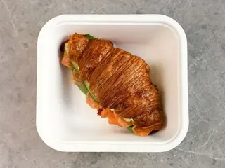 Круасан з лососем (200g)