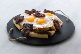 Huevos Rotos Con Morcilla