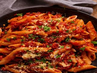 Penne w pikantnym sosie pomidorowym  Penne Arrabbiata (300g)