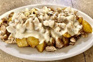 Patate al forno, salsiccia e formaggio