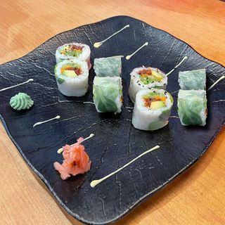 MIX VEGAN CRYSTAL ROLL 8 PCS
