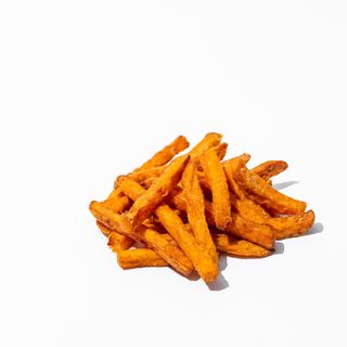 Батат фрі з сирним соусом