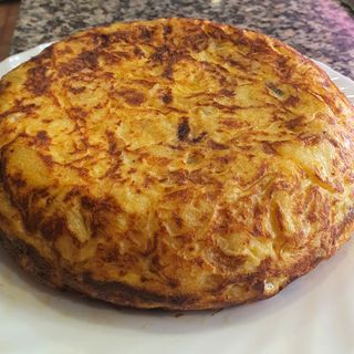 Tortilla  de patatas  con cebolla 