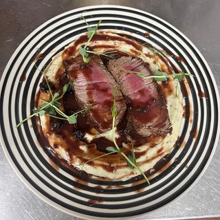 Biftek u sosu od šumskih kupina