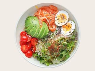 Зелений салат з лососем (320g)