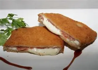 San Jacobo con patatas y pimientos