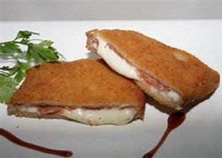 San Jacobo con patatas y pimientos