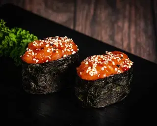 Gunkan Spicy Salmón (2 Uds.)