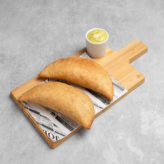Empanada de pollo con queso (1 ud.)