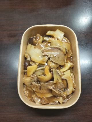 72. Anatra con bambù e funghi